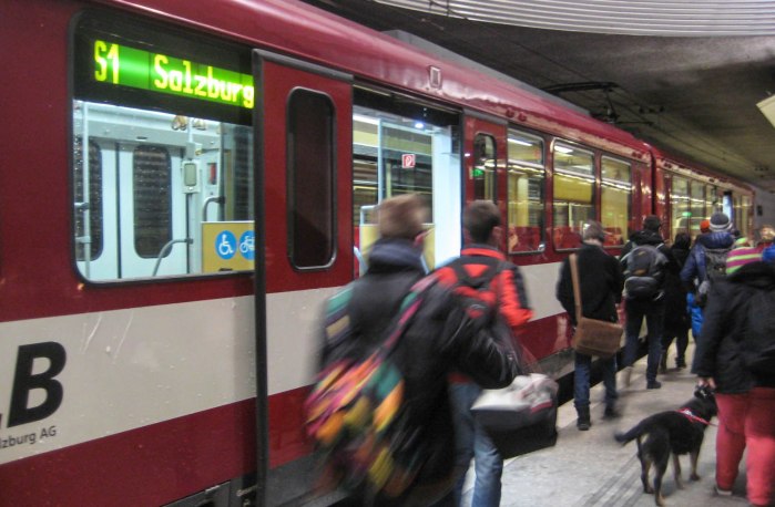 Lokalbahn am Hauptbahnhof (2)