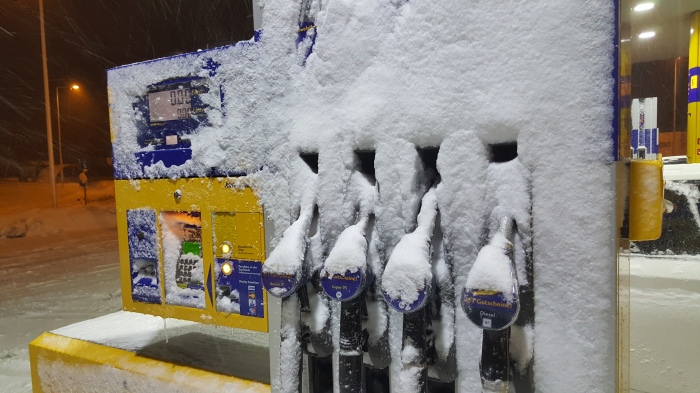 Tankstelle Zapfsäule Schnee